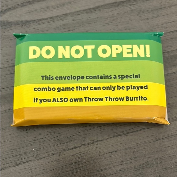 Throw Throw Avocado Game - Yellow and Green - Picture 5 of 5